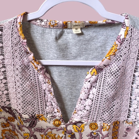 ANTHROPOLOGIE Gray/Purple Mixed Media Floral Top by Tiny, Size M. - Picture 9 of 14